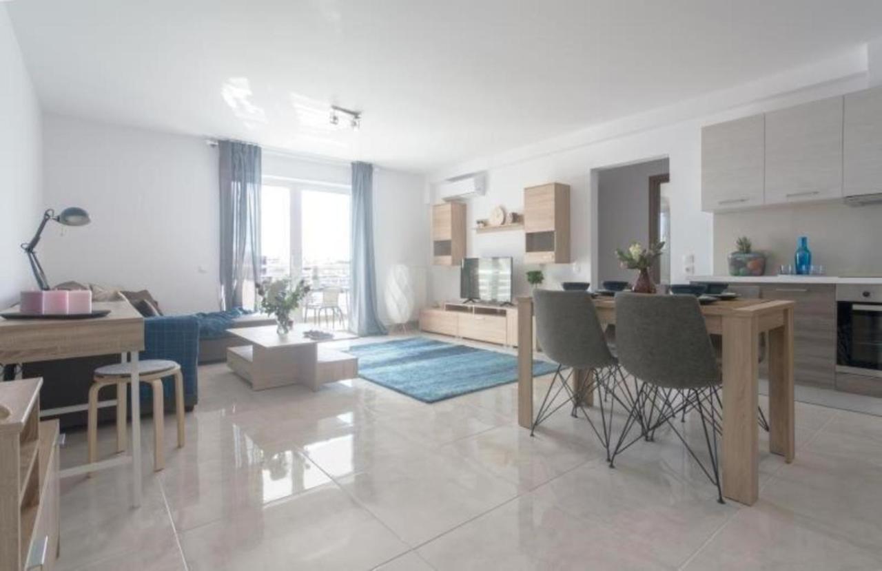 New Spacious Apartment Located In Pireo Esterno foto