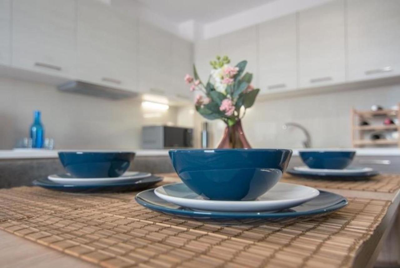 New Spacious Apartment Located In Pireo Esterno foto