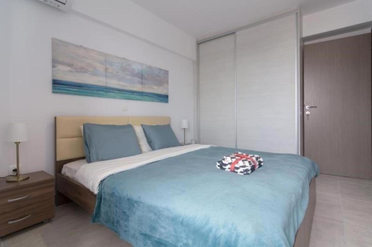 New Spacious Apartment Located In Pireo Esterno foto