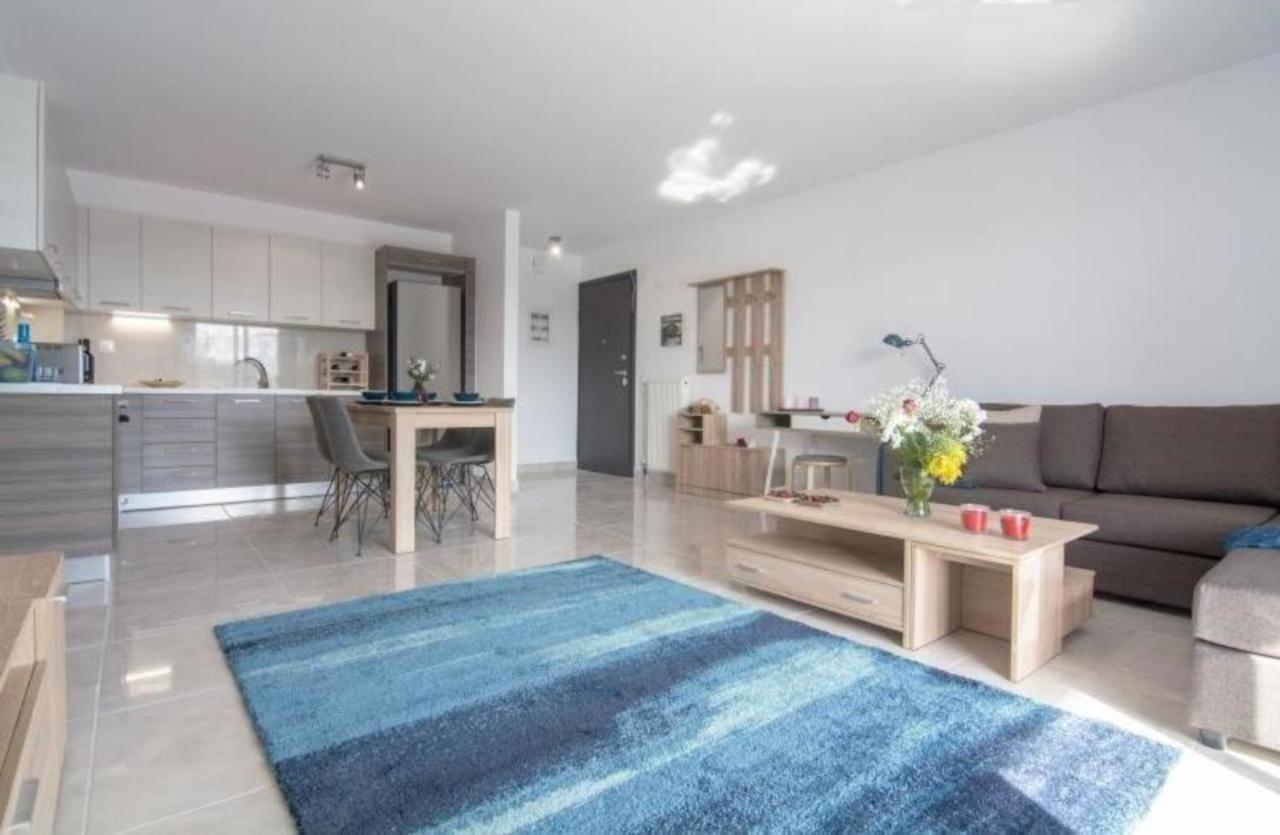 New Spacious Apartment Located In Pireo Esterno foto