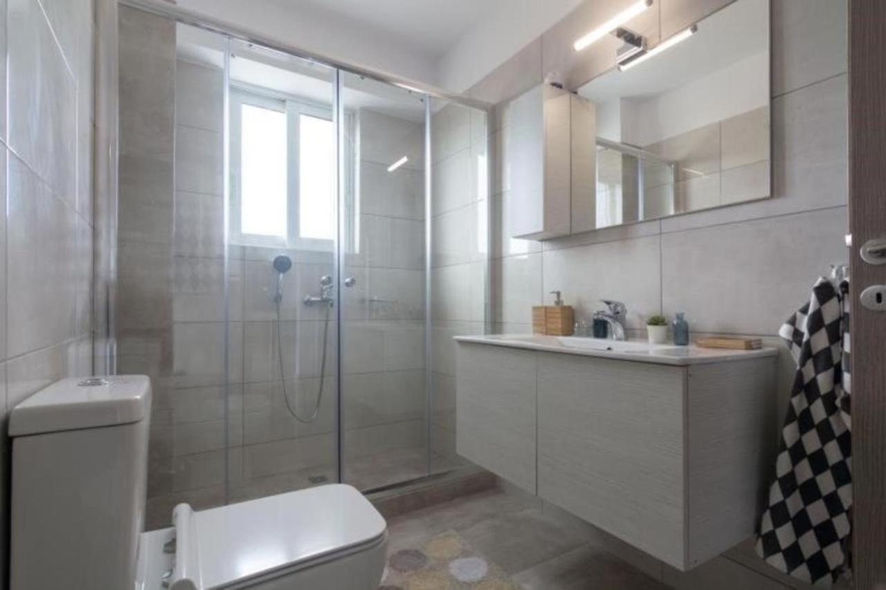 New Spacious Apartment Located In Pireo Esterno foto